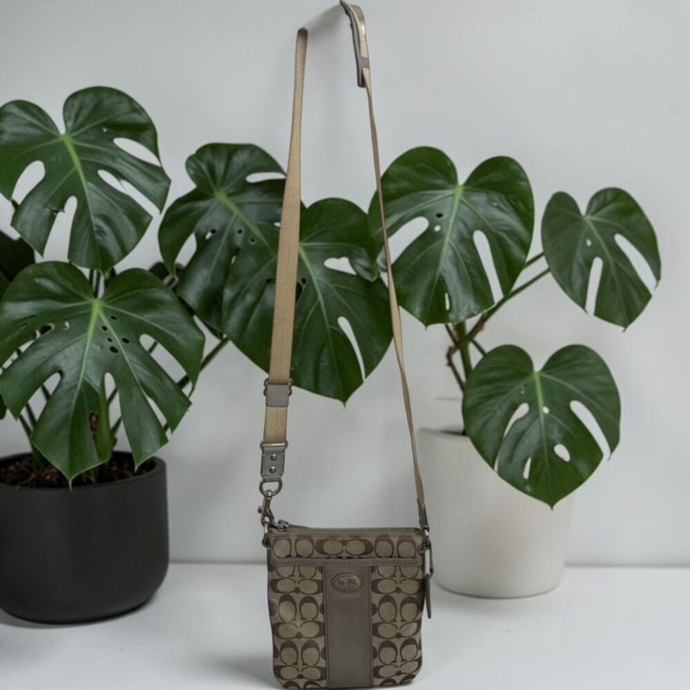 COACH Sutton Signature Jacquard Swingpack Crossbody Bag Khaki Gray 43976 EUC - Picture 2 of 6